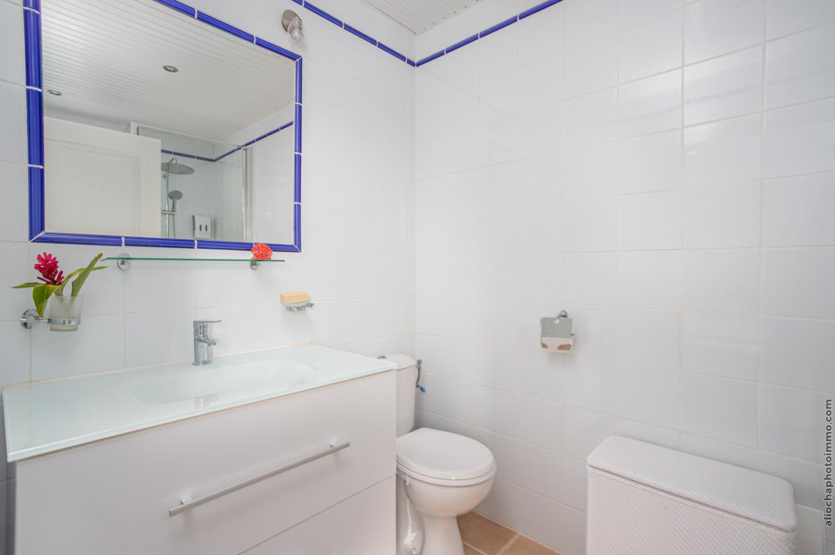 26 Location-villa-Martinique_ chambre 4 salle d'eau 2